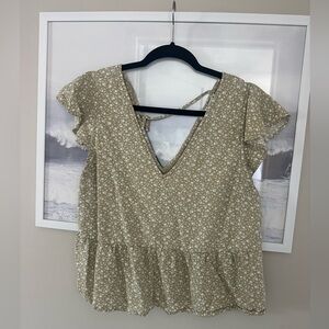 Adorable and comfy Abercrombie top - size medium - great for the summer!